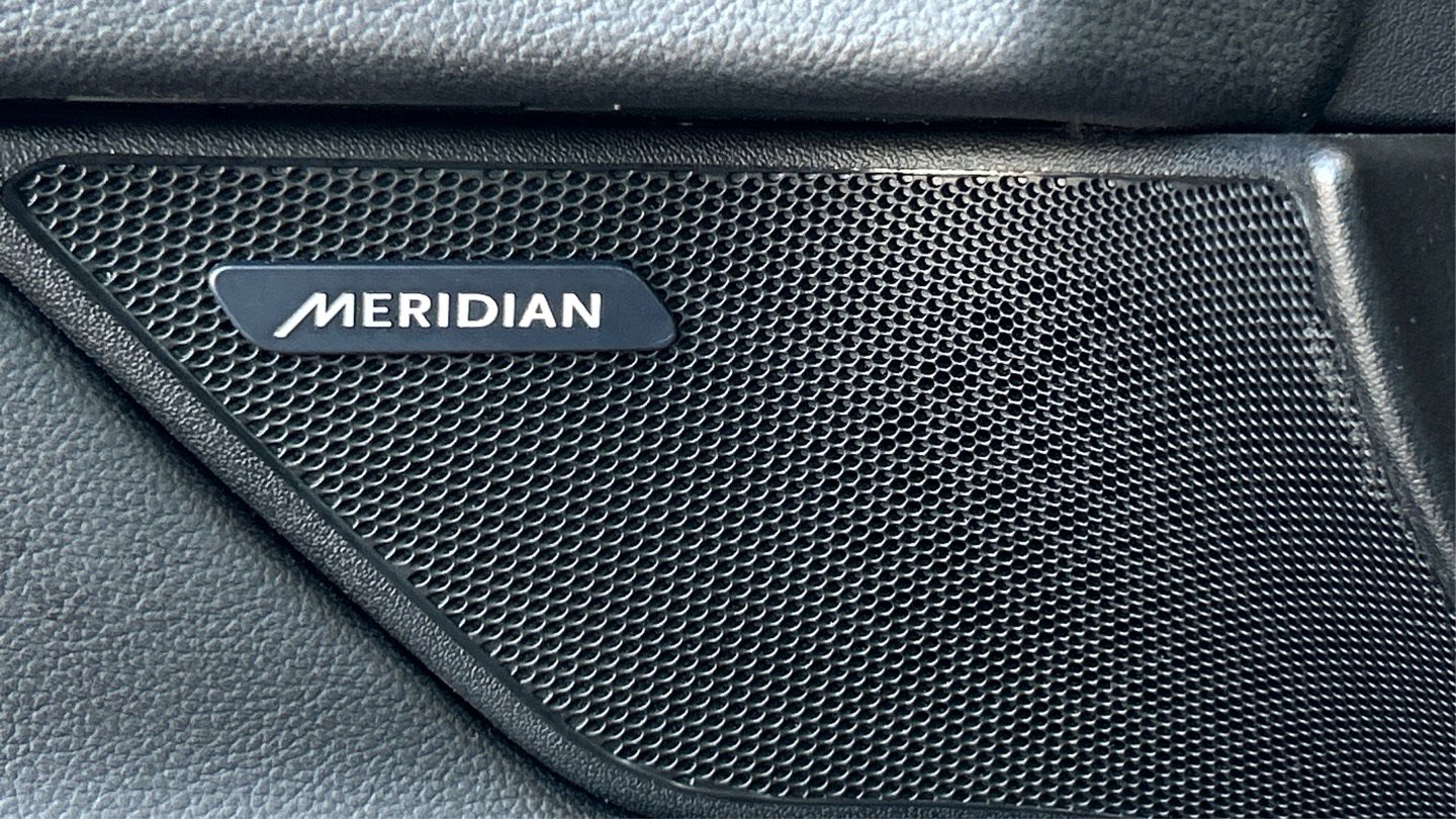 Used 2016 Jaguar XF R-Sport image 16