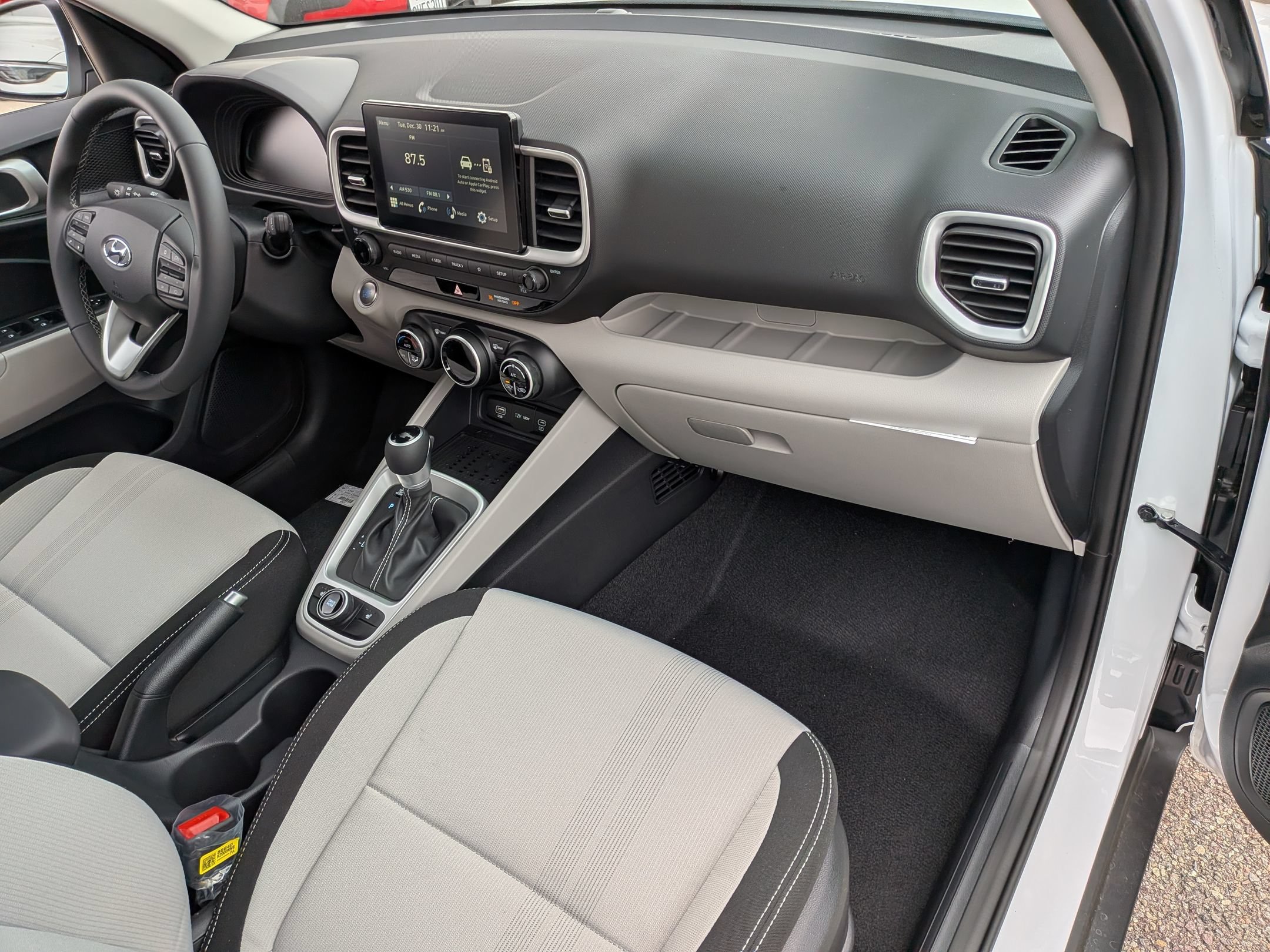 New 2026 Hyundai Venue SEL FWD image 25