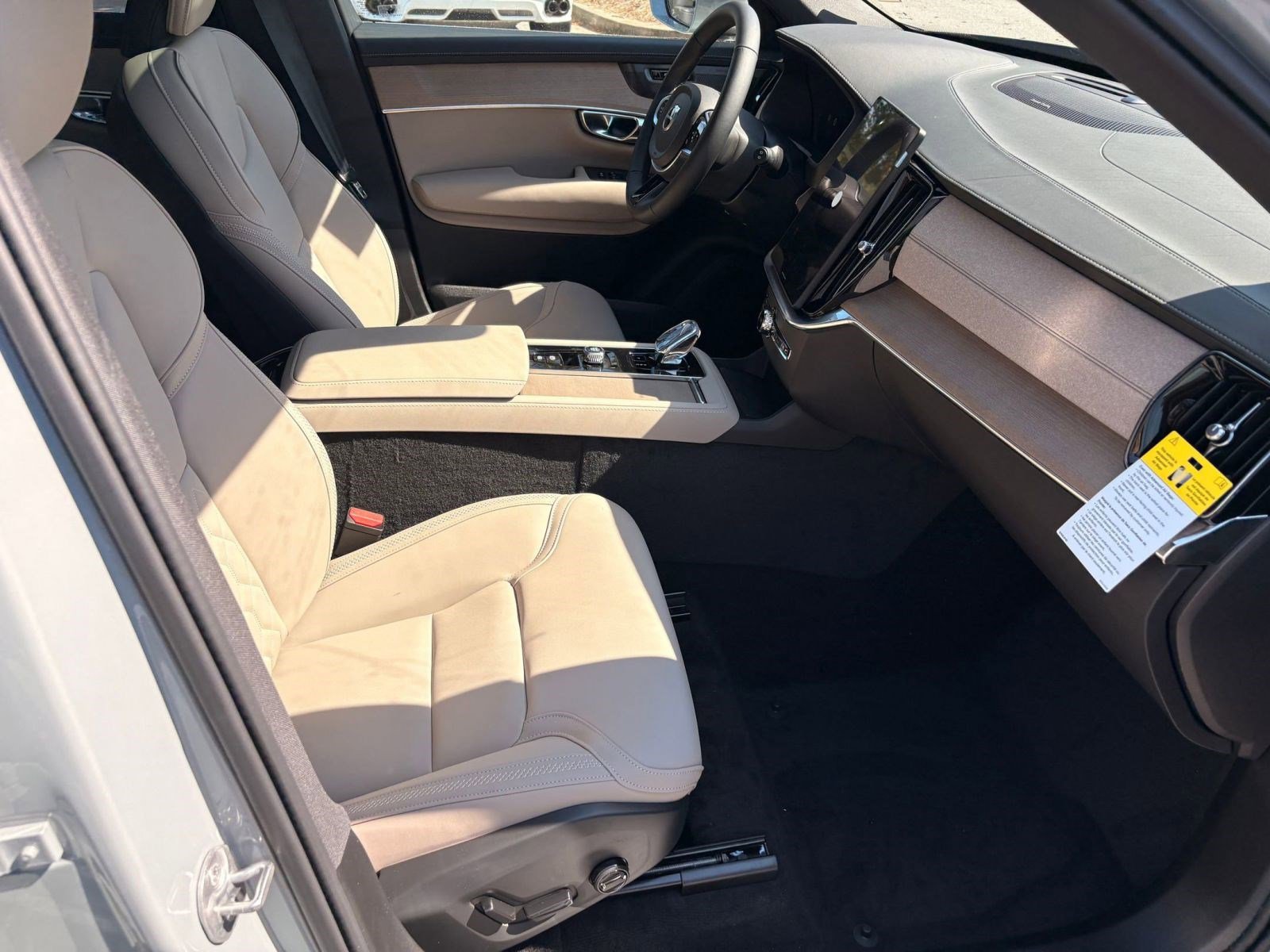 New 2026 Volvo XC90 B6 Plus w/ Protection Package image 25