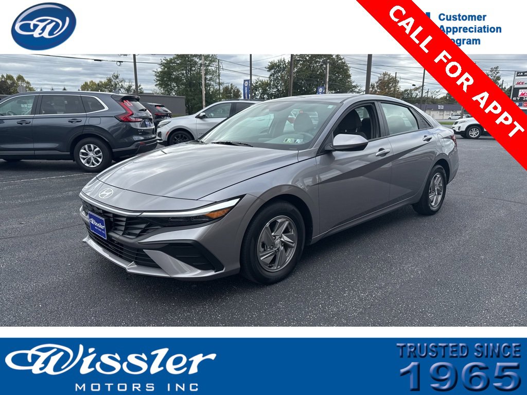 Used 2025 Hyundai Elantra SE w/ Cargo Package image 1
