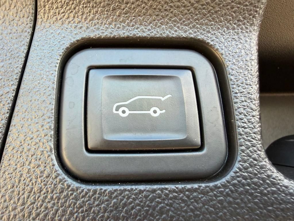 Used 2021 GMC Acadia Denali w/ Denali Technology Package FWD image 29