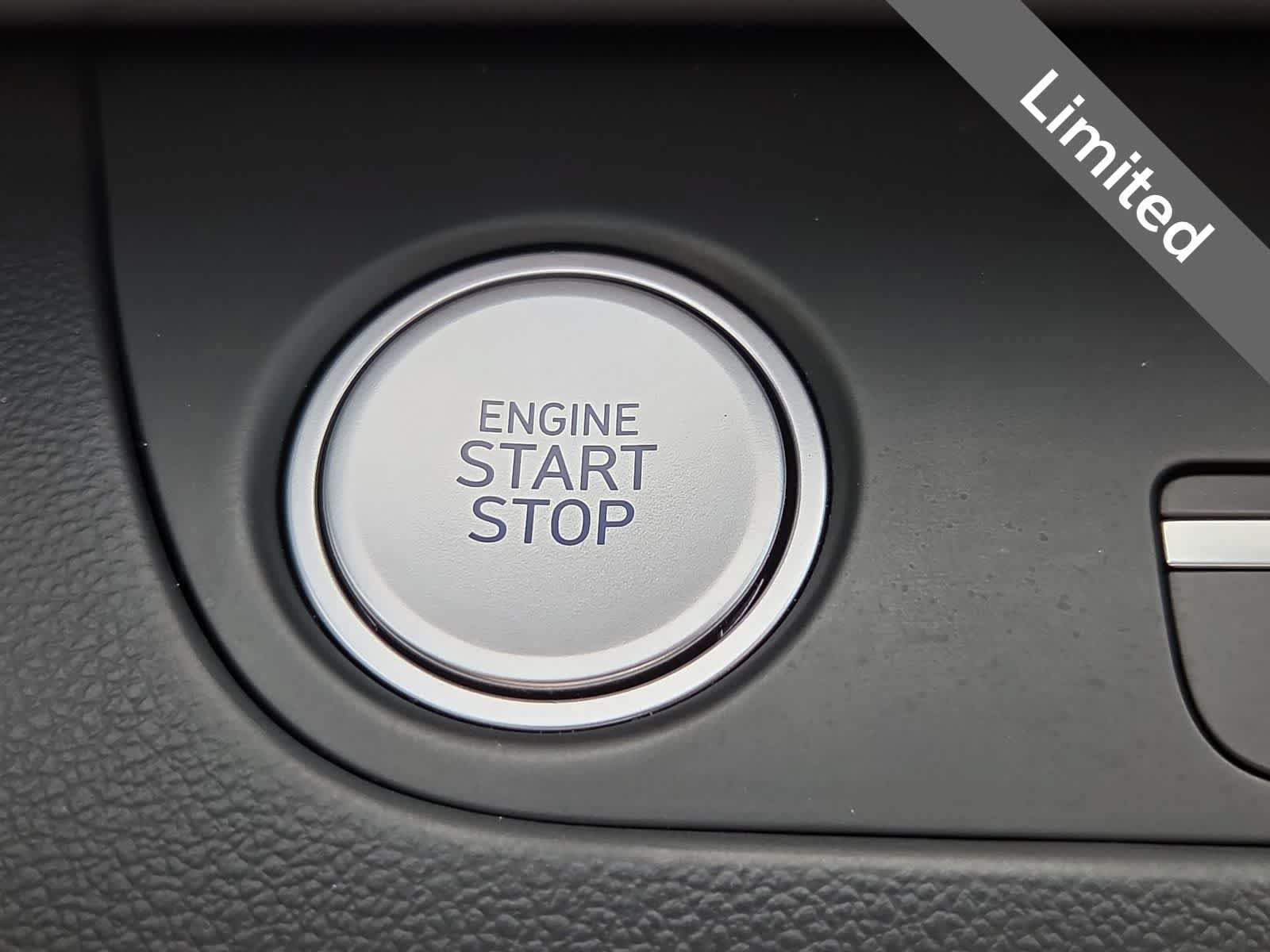 Used 2025 Hyundai Elantra Limited FWD image 24