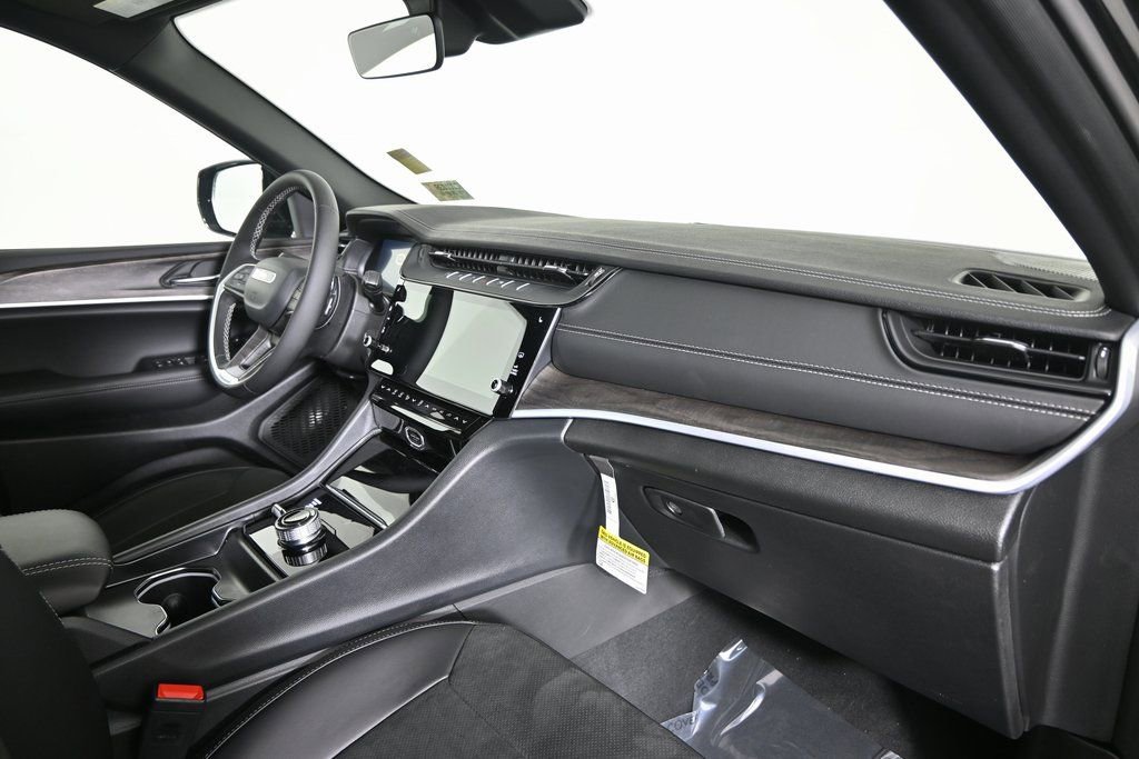 New 2026 Jeep Grand Cherokee Laredo image 14