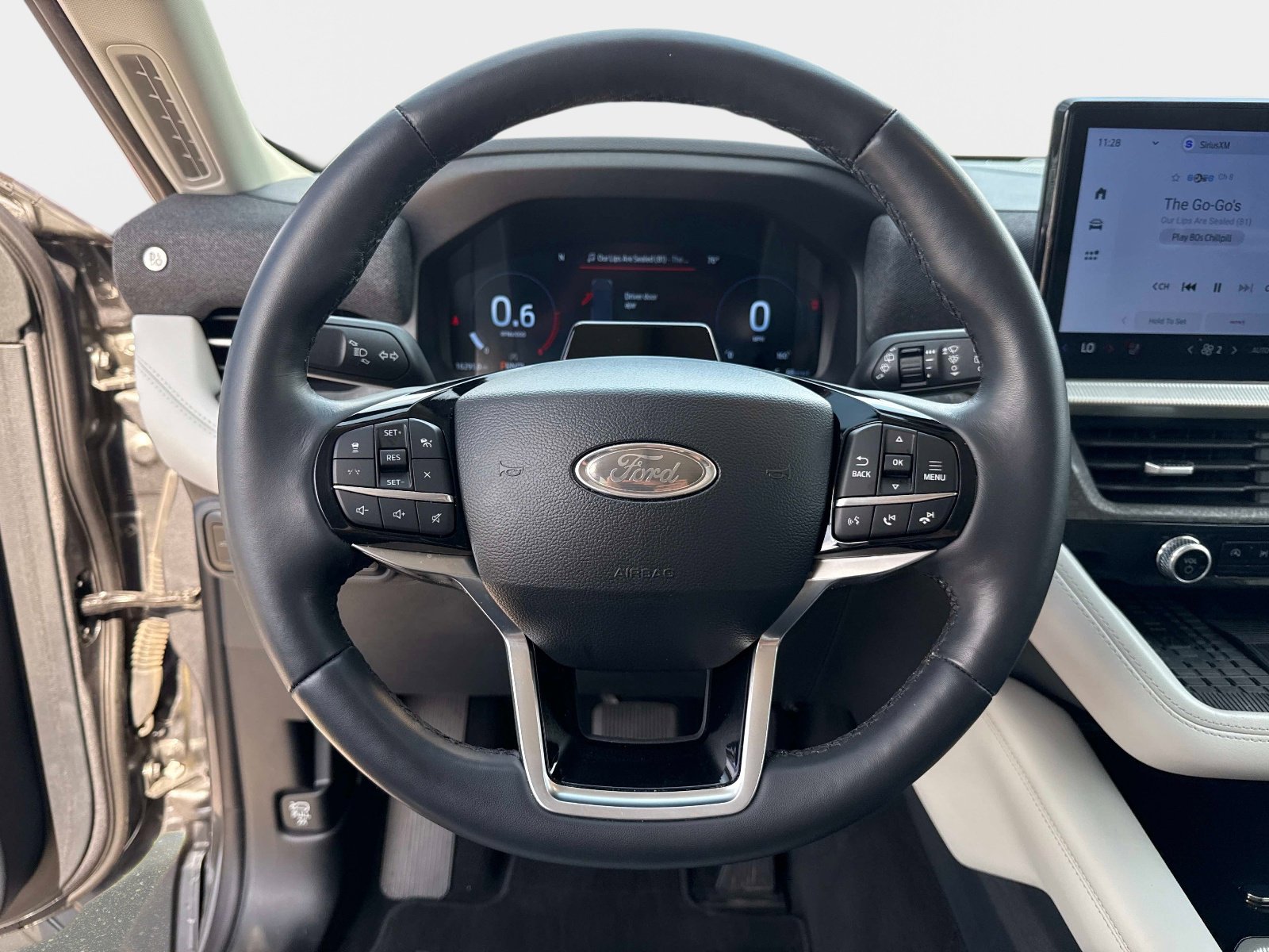 Used 2025 Ford Explorer Platinum w/ Ultimate Package image 28