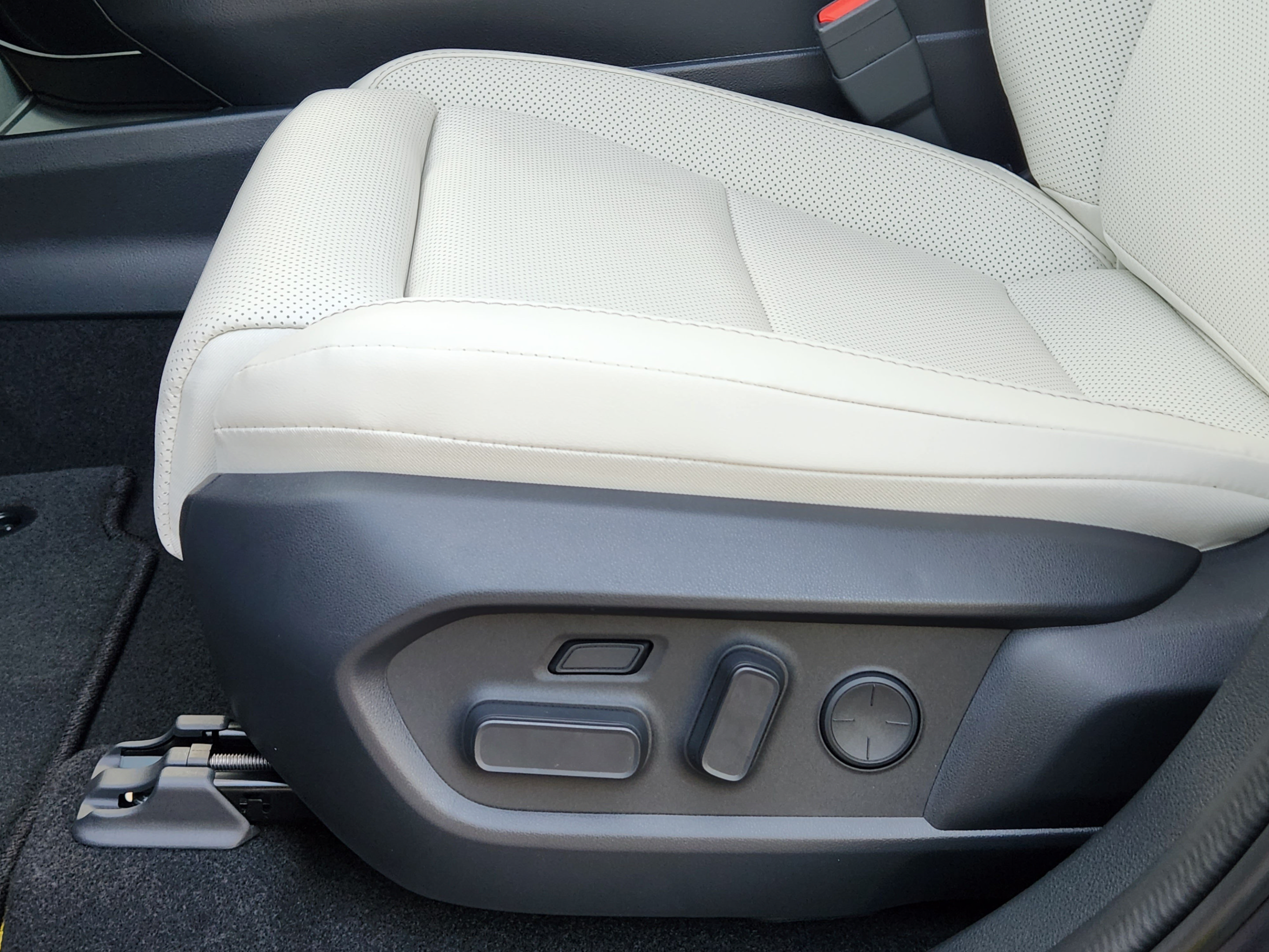 New 2026 Lexus ES 350e FWD image 18