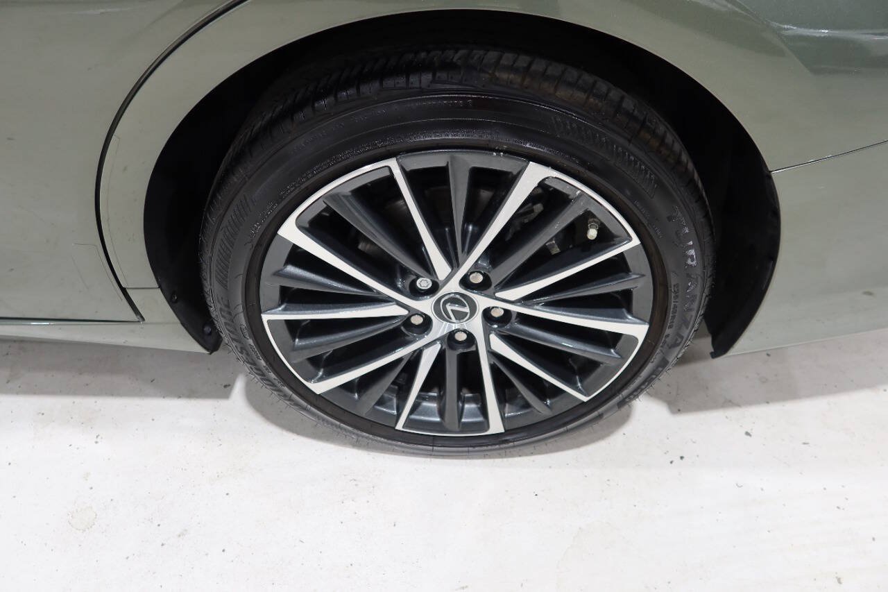 Used 2025 Lexus ES 300h w/ Premium Package FWD image 35