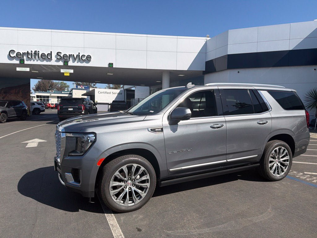 Used 2021 GMC Yukon Denali w/ Denali Premium Package AWD/4WD image 1