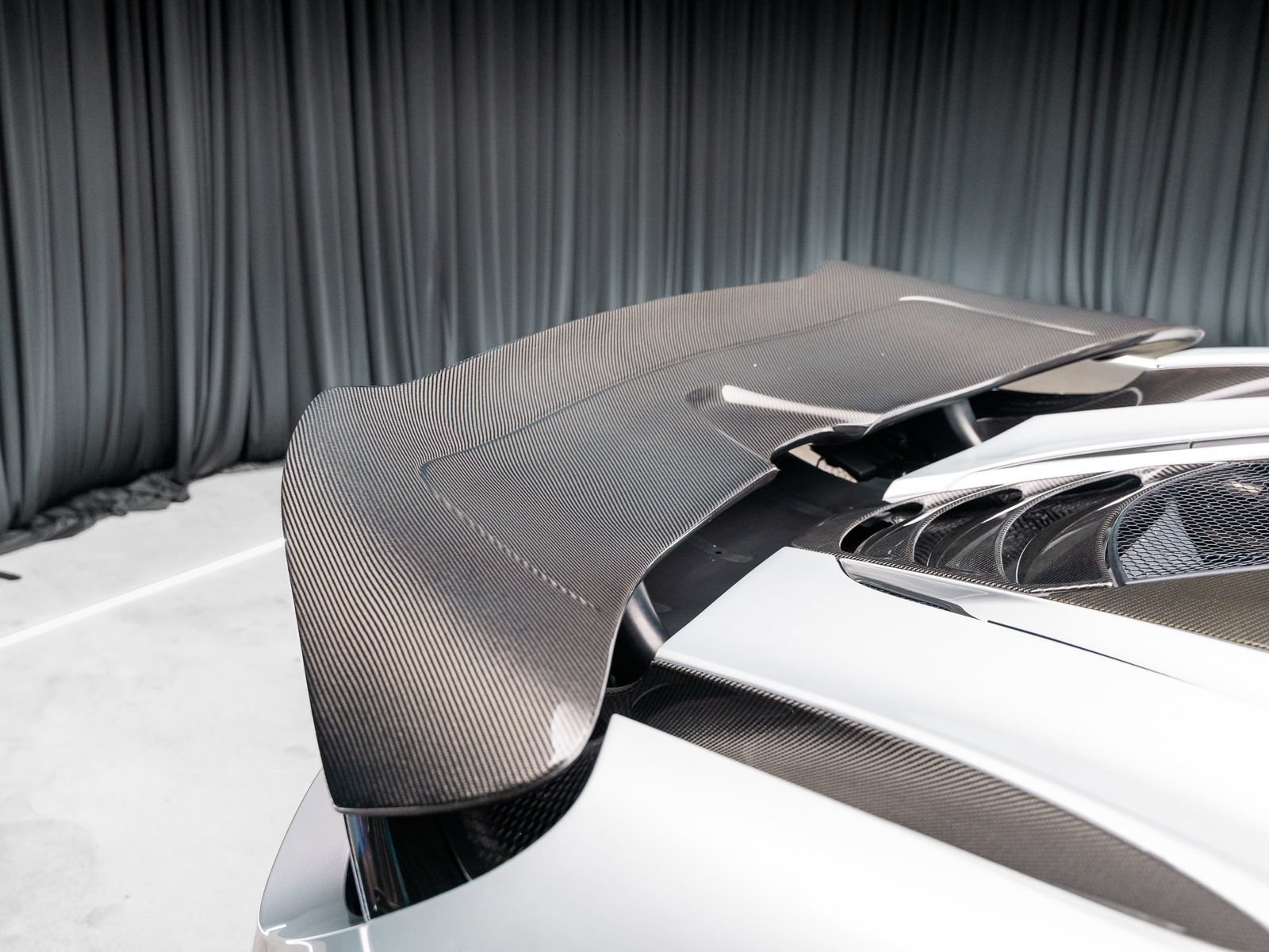 Used 2019 McLaren 720S RWD image 3