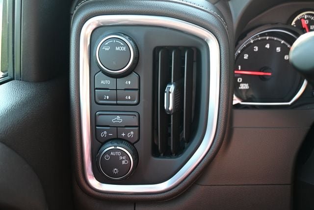 Used 2022 Chevrolet Silverado 2500 LT AWD/4WD image 36