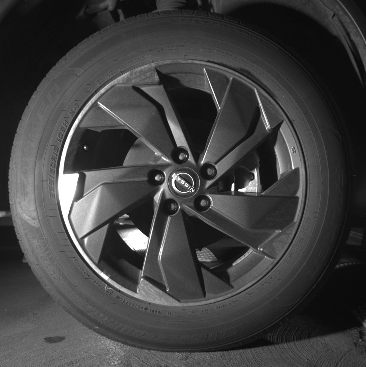 Used 2025 Nissan Rogue SV FWD image 13