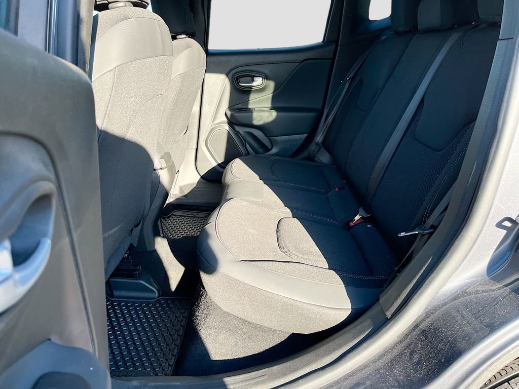 Used 2023 Jeep Renegade Latitude w/ Premium Group image 23