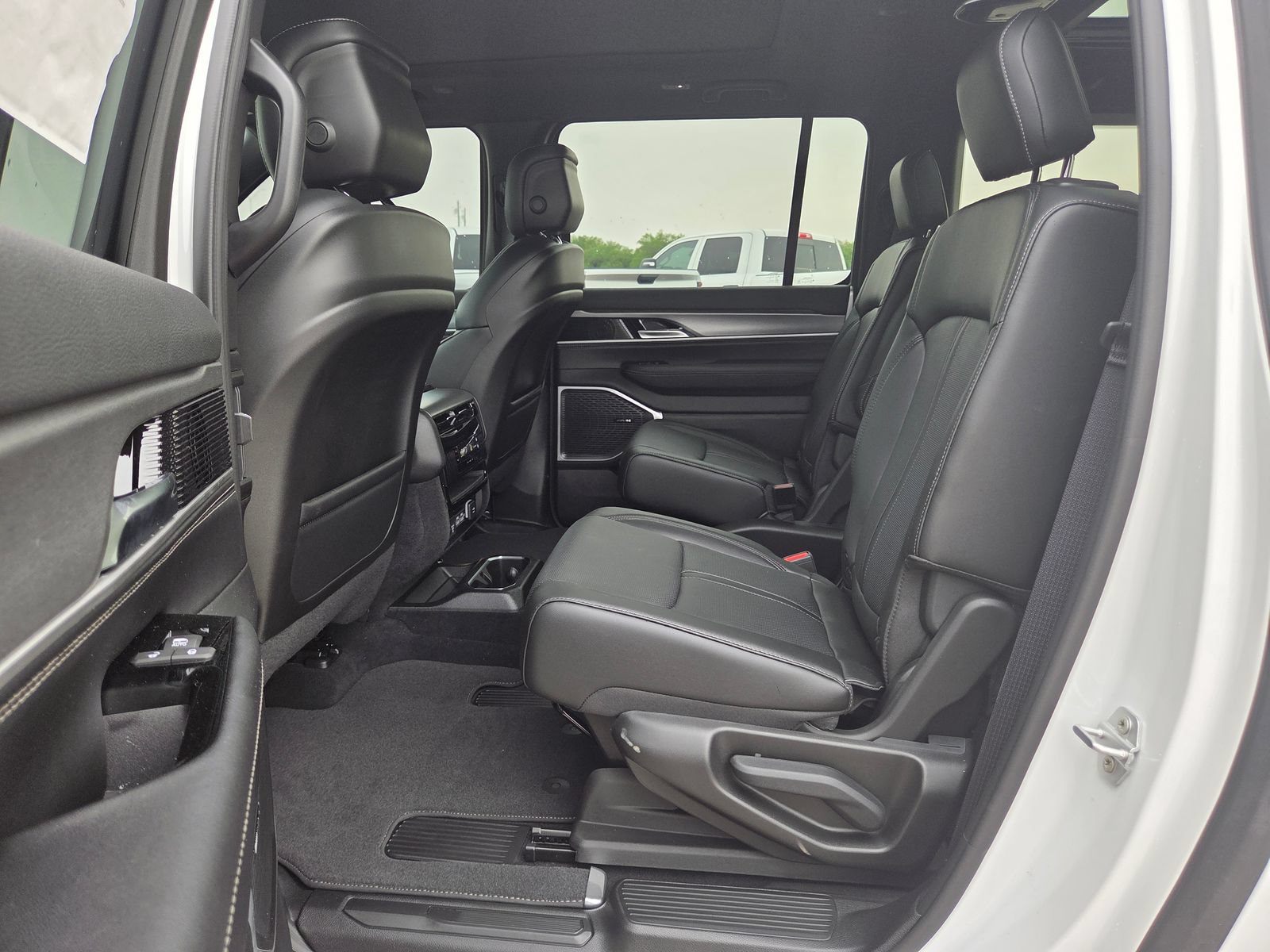 New 2026 Jeep Grand Wagoneer L 4WD w/ Premium Group I image 15