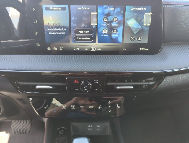 New 2026 Nissan Kicks SR w/ Cold Weather Package FWD image 35