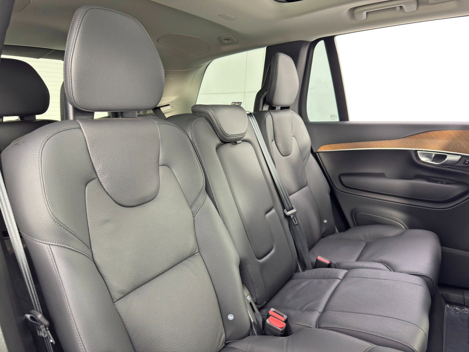 Used 2024 Volvo XC90 T8 Plus w/ Protection Package Premier image 40