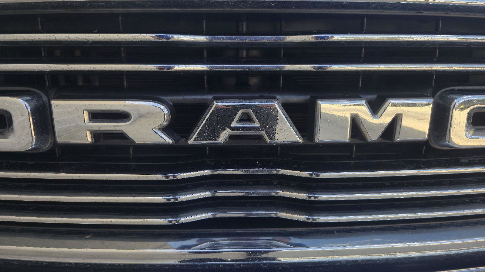 Used 2019 RAM 1500 Laramie w/ Off Road Group AWD/4WD image 9