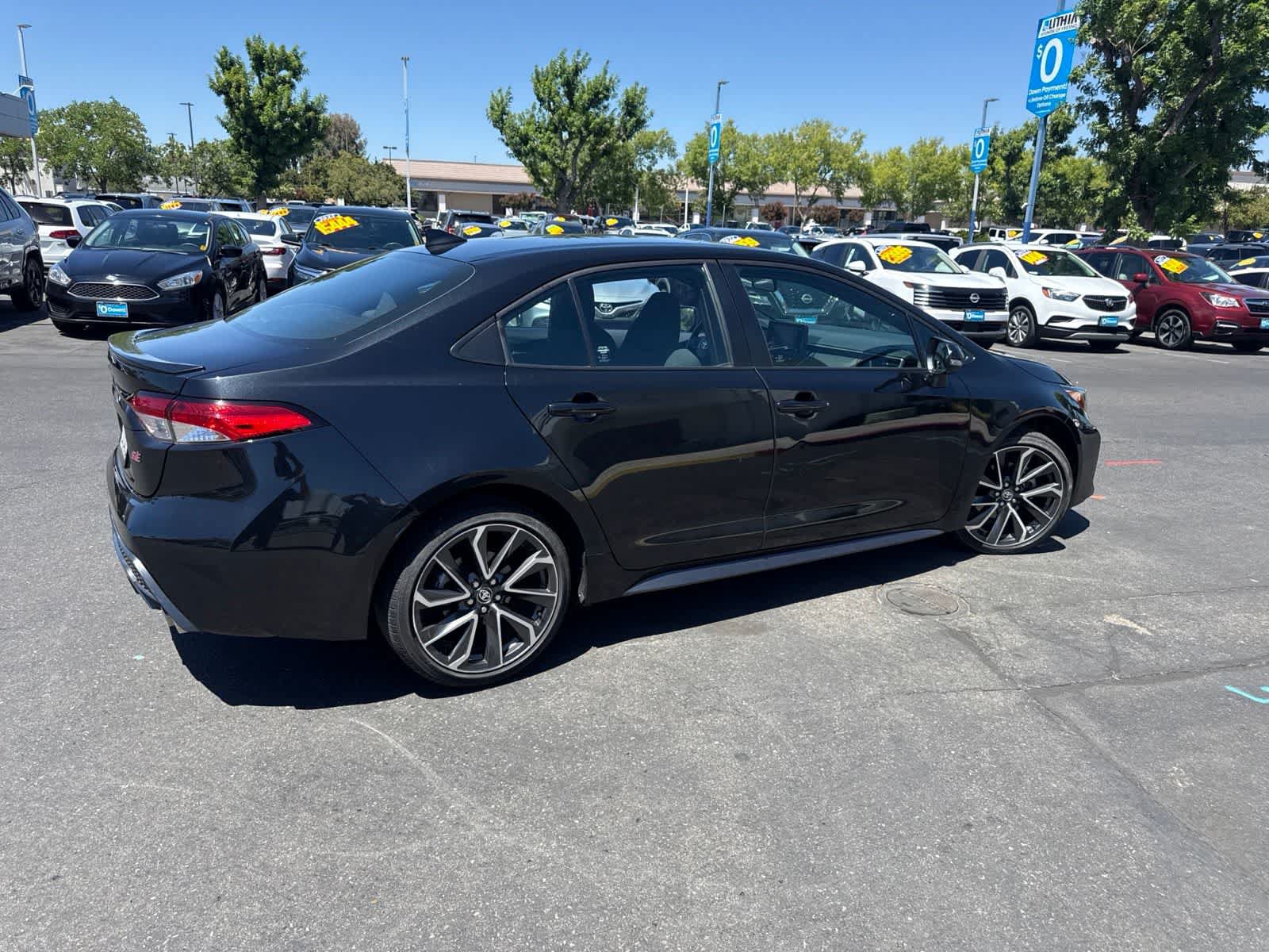 Used 2022 Toyota Corolla SE FWD image 3