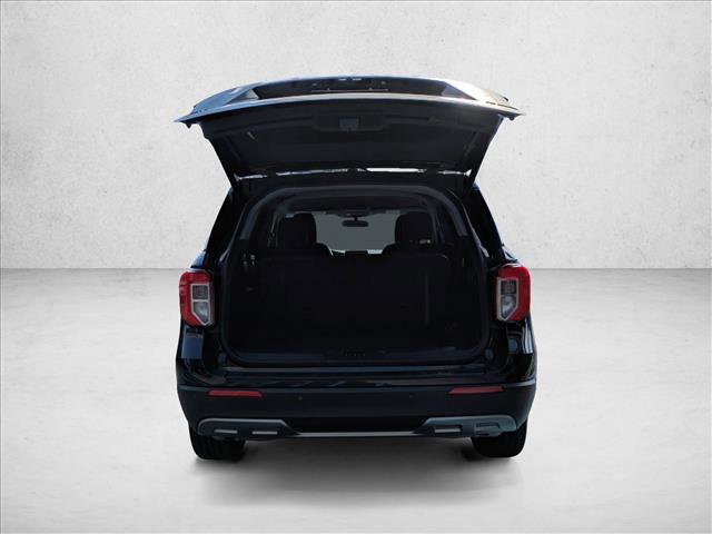 Used 2022 Ford Explorer XLT w/ Equipment Group 202A image 7