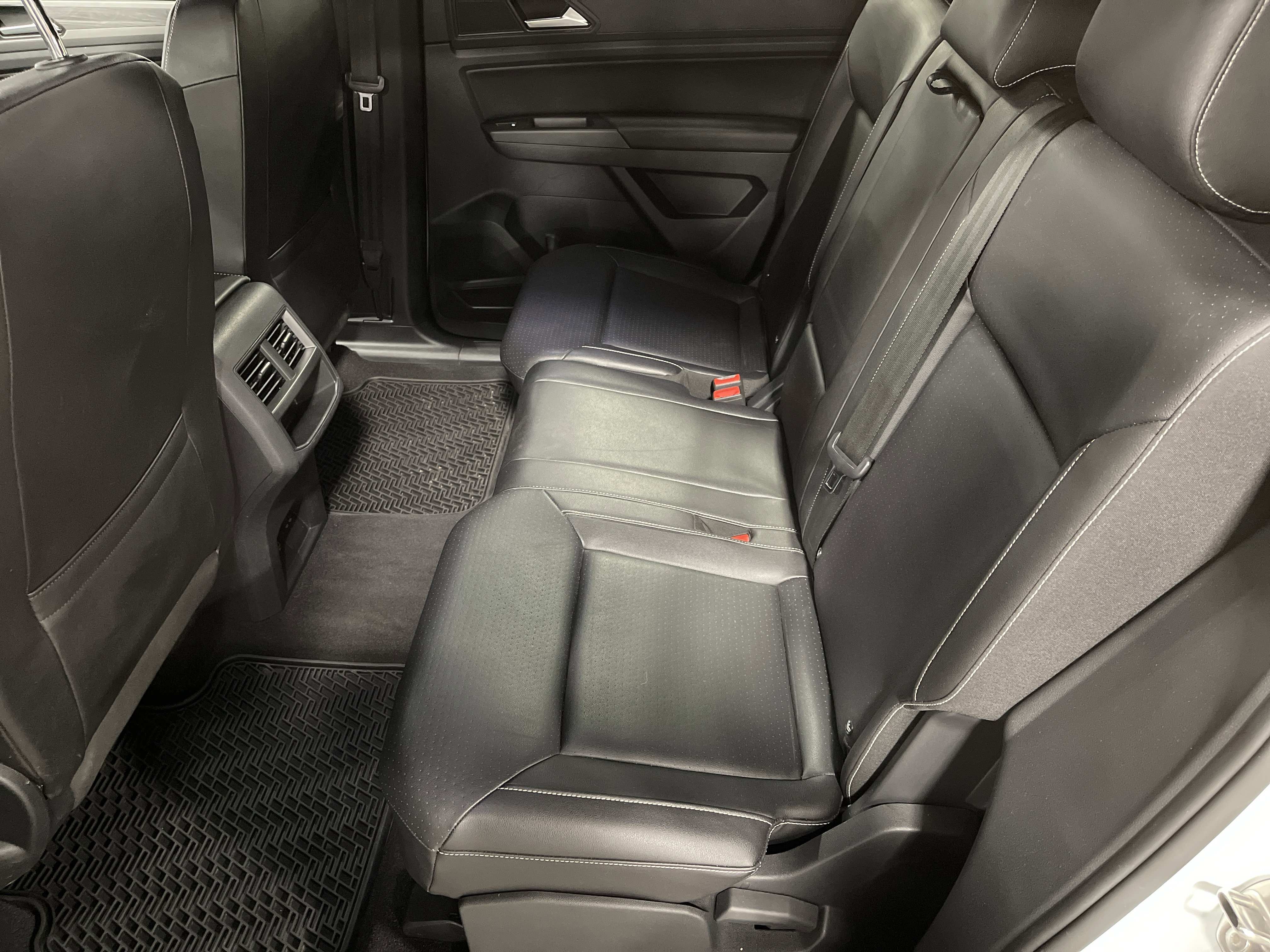 Used 2020 Volkswagen Atlas Cross Sport SE w/ Panoramic Sunroof Package image 13