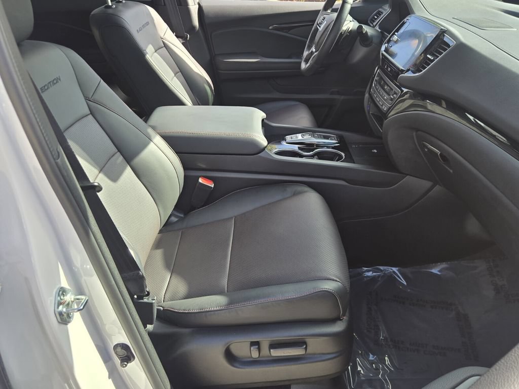 Certified 2025 Honda Ridgeline Black Edition image 16