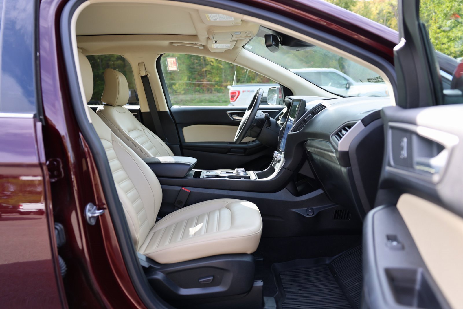 Used 2022 Ford Edge SEL w/ Convenience Package image 9