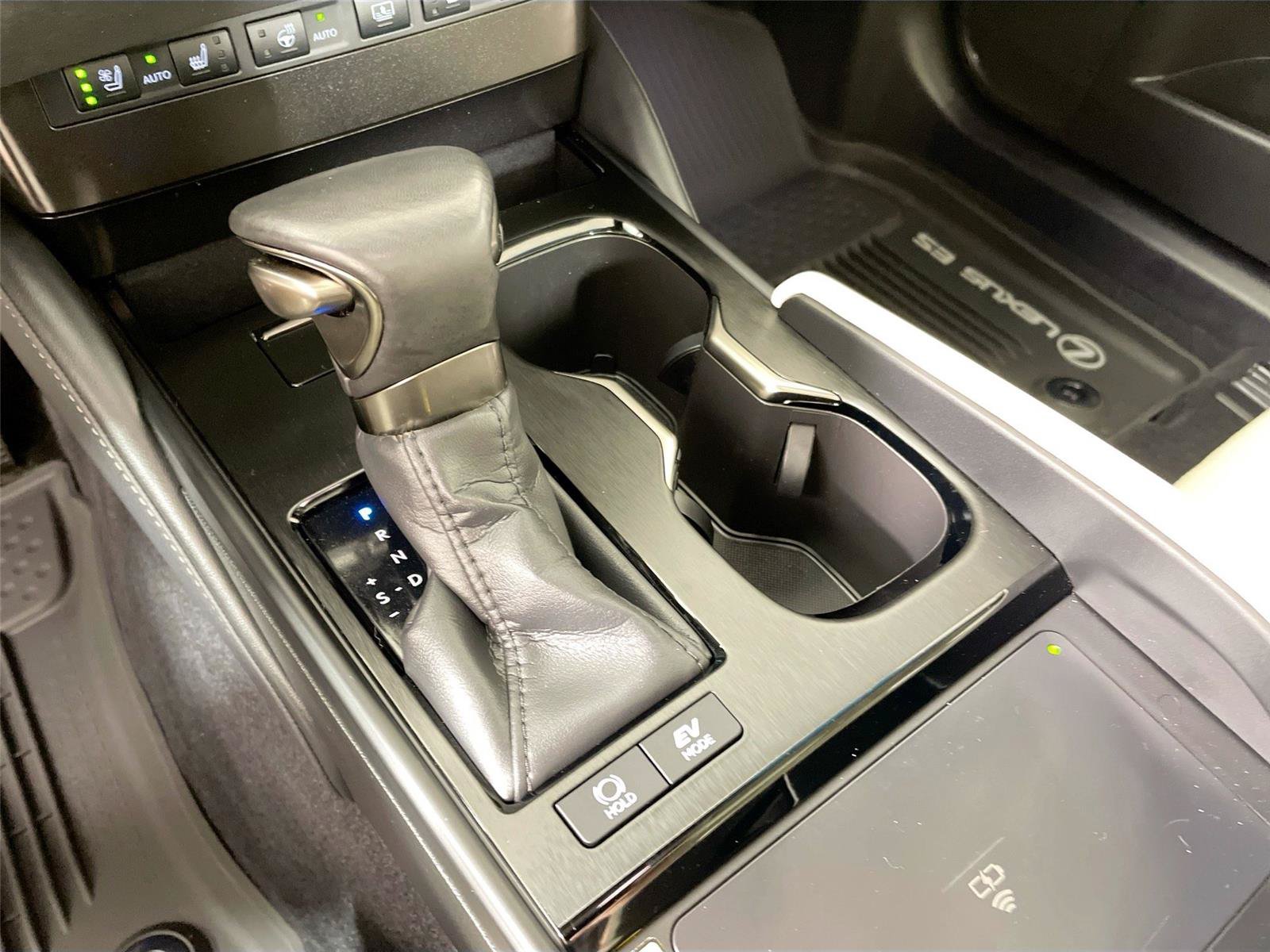 Used 2024 Lexus ES 300h Ultra Luxury w/ Accessory Package (Z1) FWD image 15
