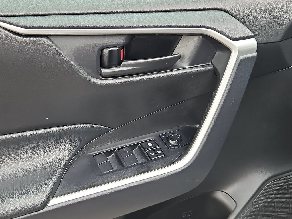Used 2025 Toyota RAV4 LE FWD image 13