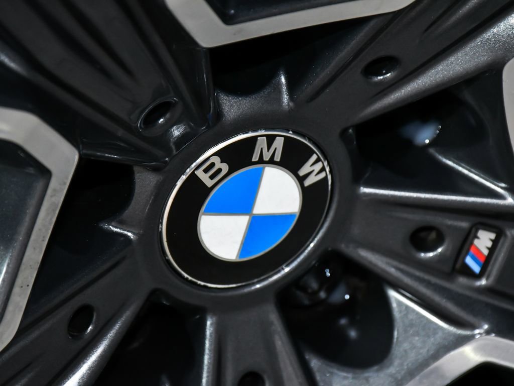 Used 2022 BMW 740i xDrive w/ M Sport Package image 95