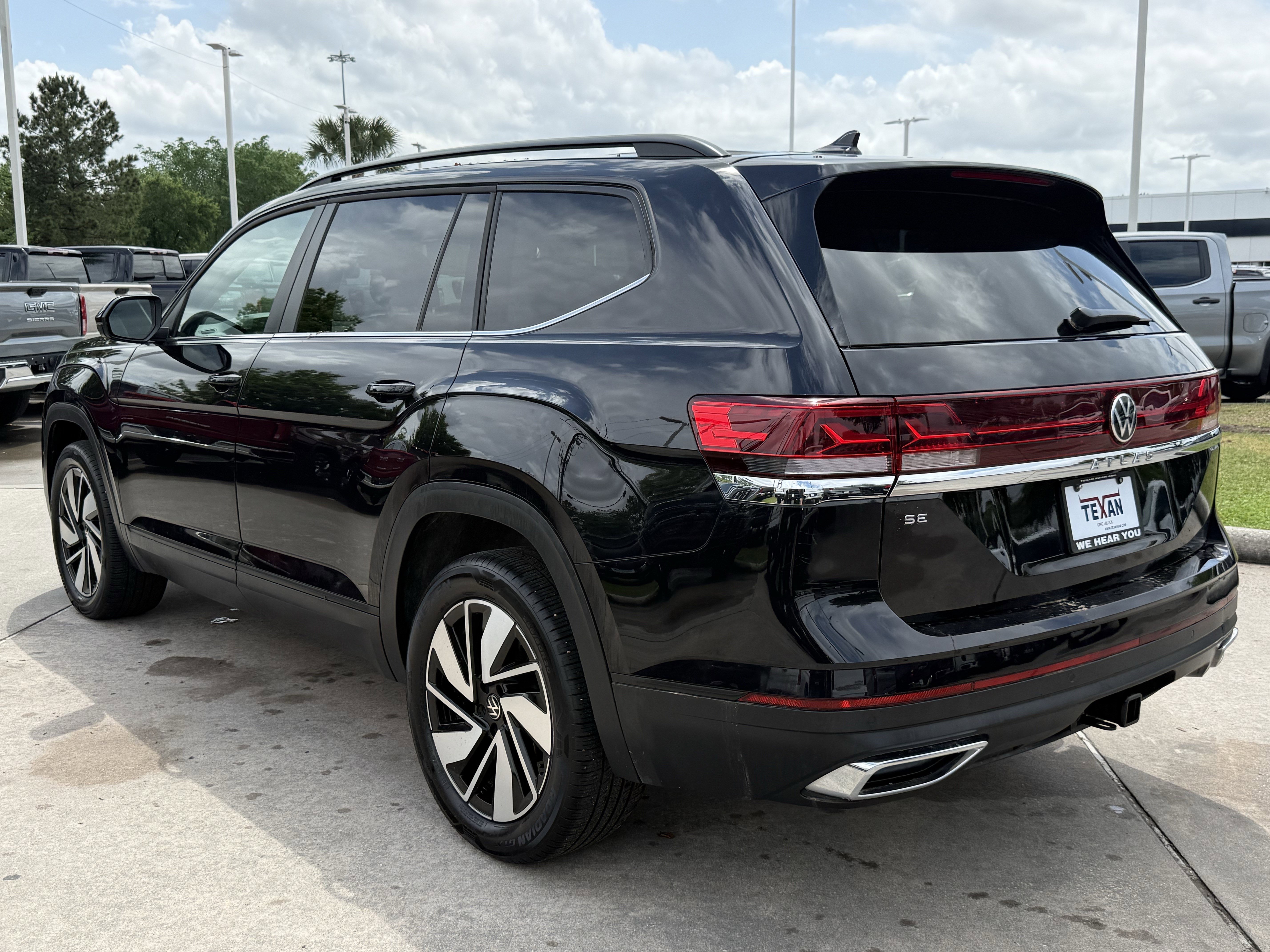 Used 2025 Volkswagen Atlas SE image 7