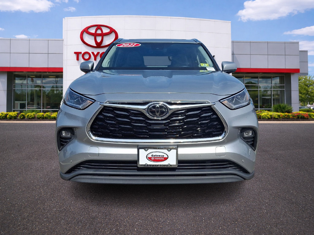 Used 2021 Toyota Highlander Limited AWD/4WD image 2