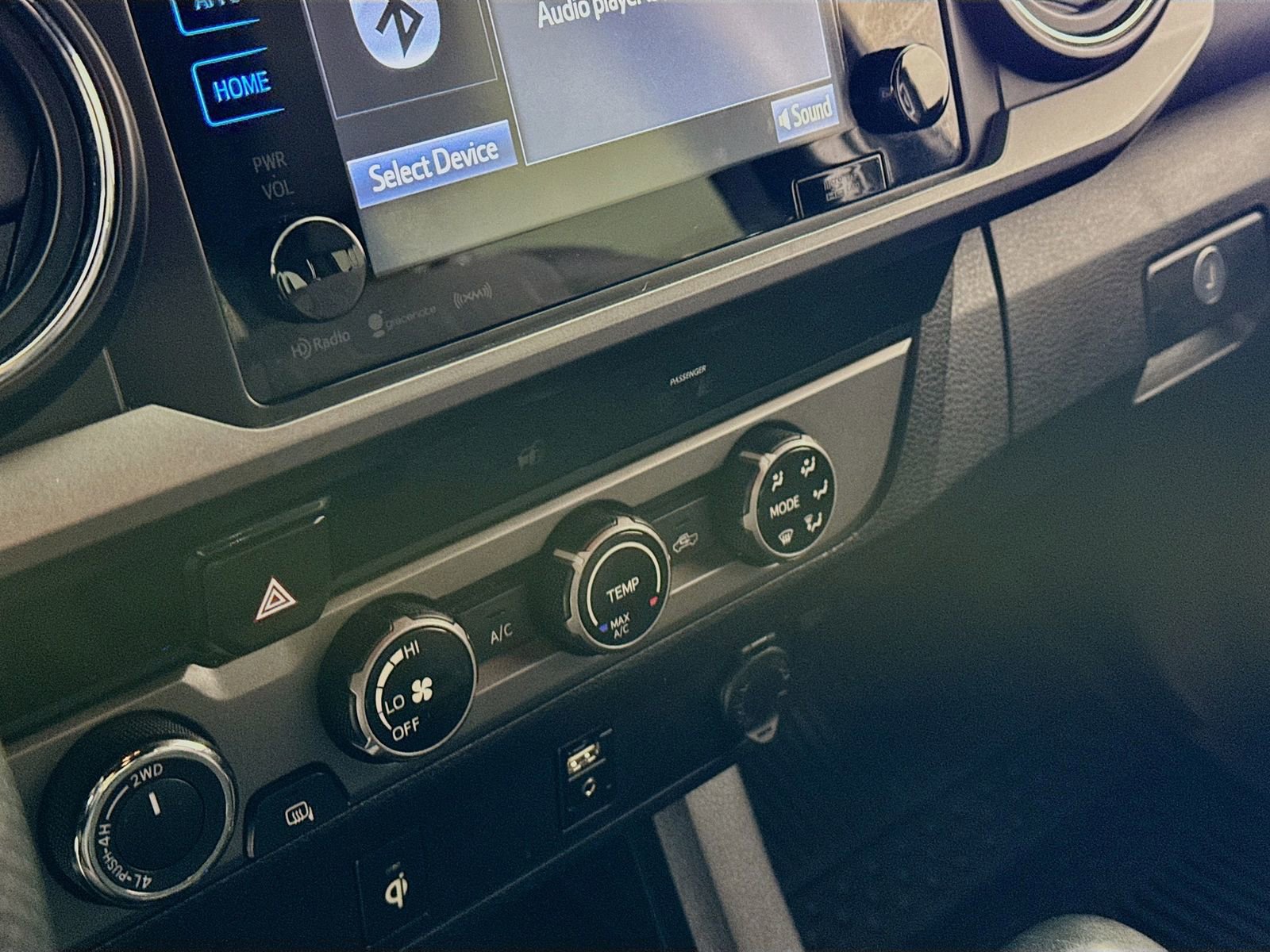 Used 2017 Toyota Tacoma TRD Sport image 9