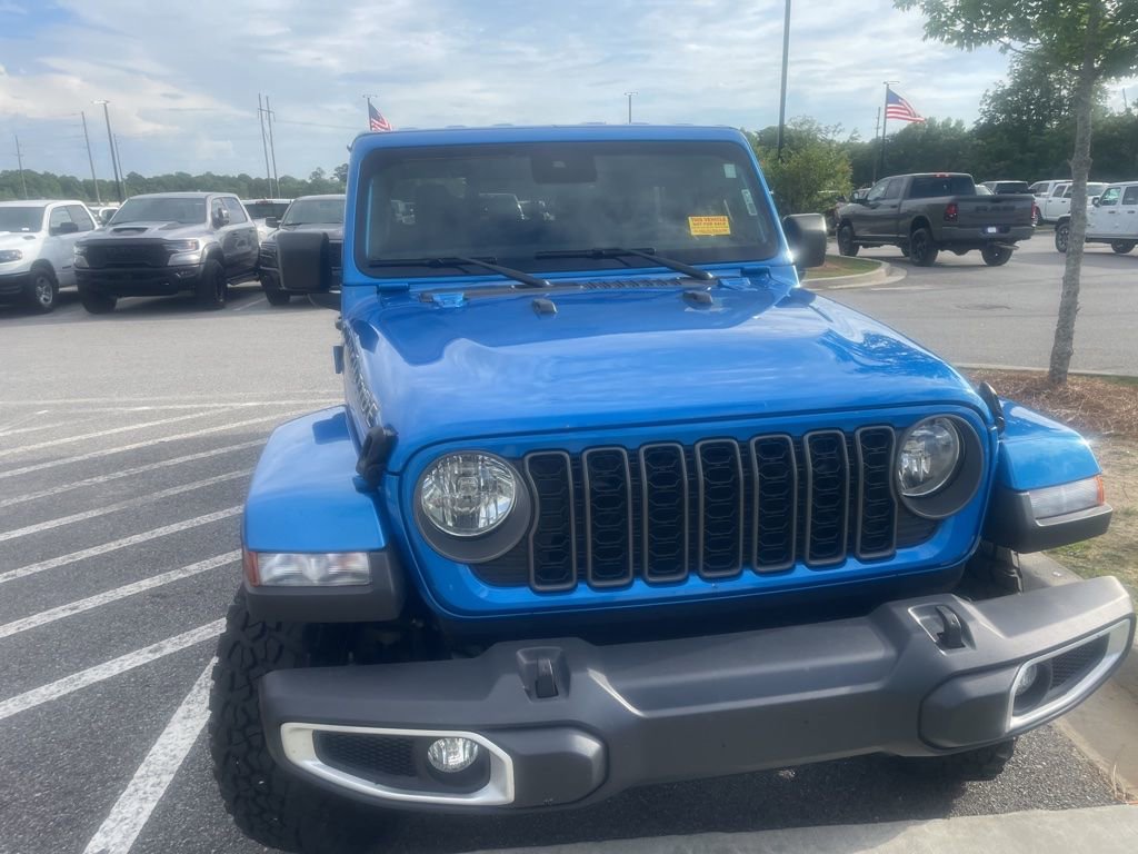 Used 2025 Jeep Gladiator Sport AWD/4WD image 10