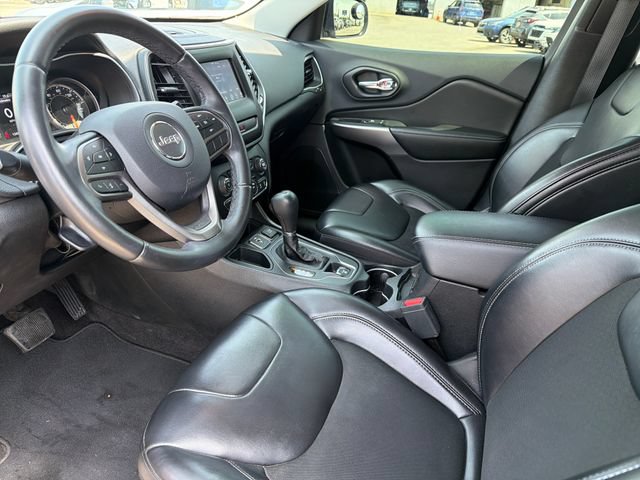Used 2019 Jeep Cherokee Latitude Plus FWD image 18