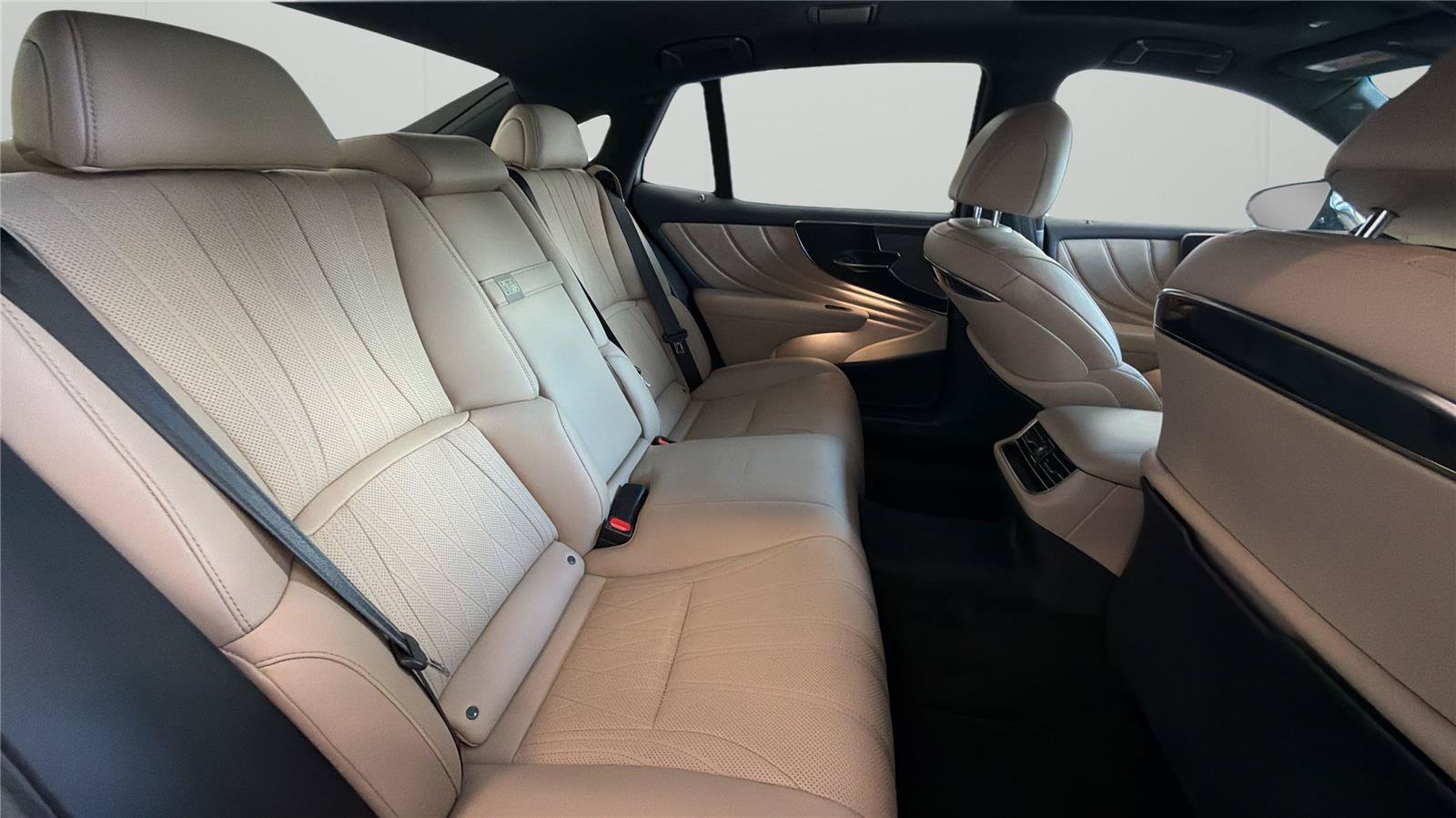 Used 2021 Lexus LS 500 w/ Interior Upgrade Package RWD image 13