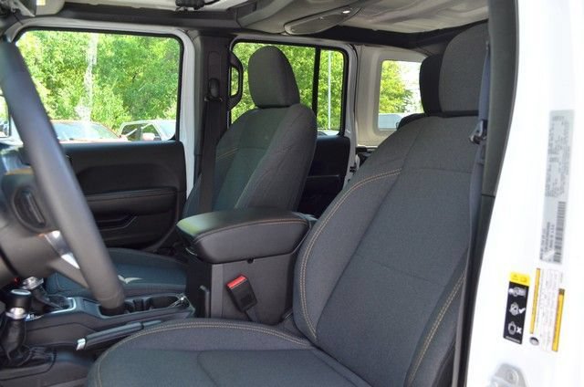 Used 2025 Jeep Wrangler Unlimited Sahara AWD/4WD image 18