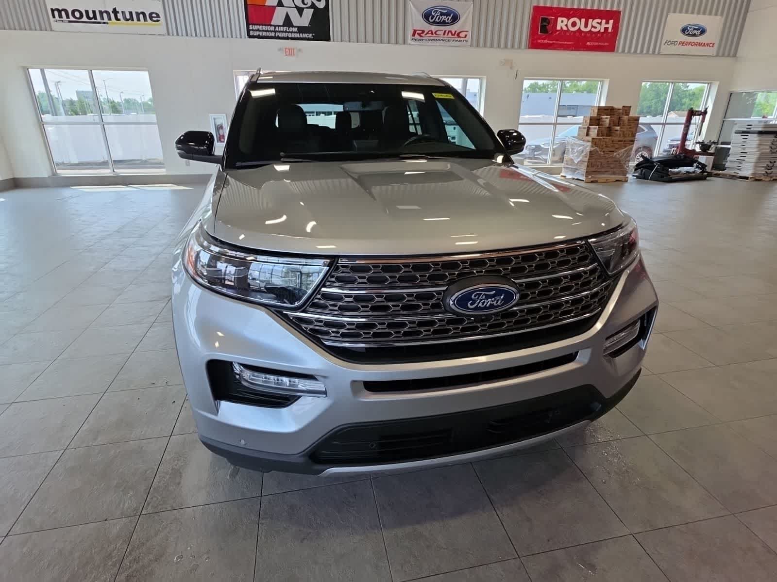 Used 2024 Ford Explorer King Ranch w/ Technology Package AWD/4WD image 4