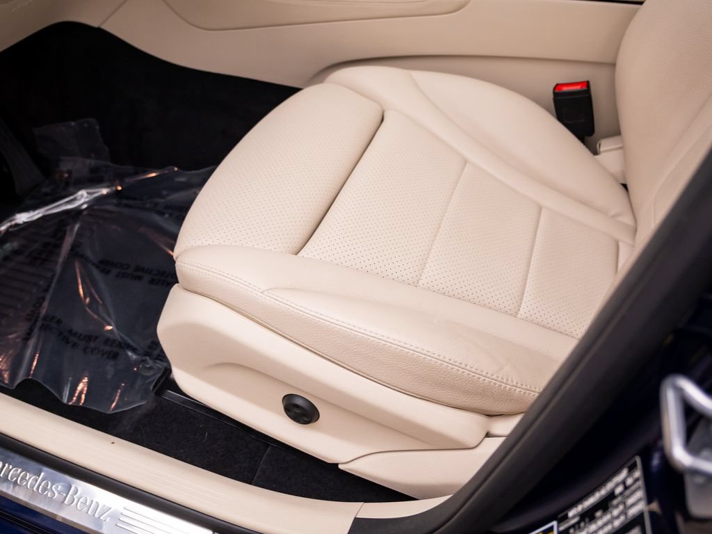 Used 2019 Mercedes-Benz GLC 300 4MATIC image 16