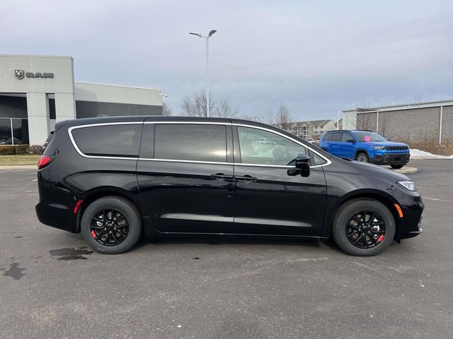 New 2026 Chrysler Pacifica Select FWD image 10