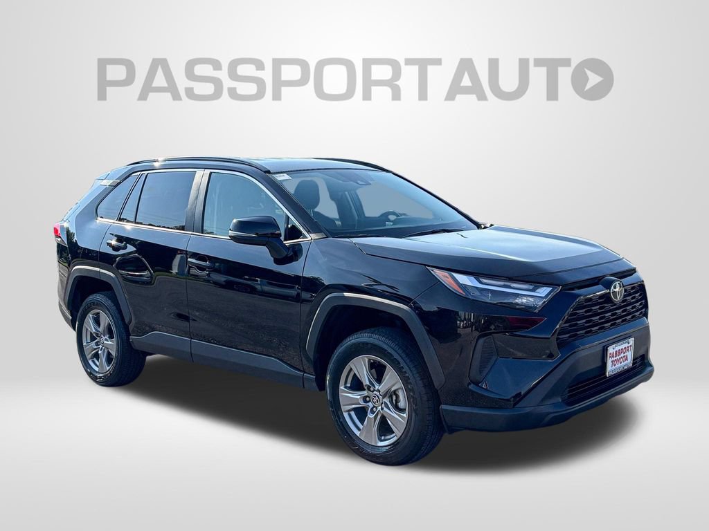 Used 2025 Toyota RAV4 XLE AWD/4WD image 11