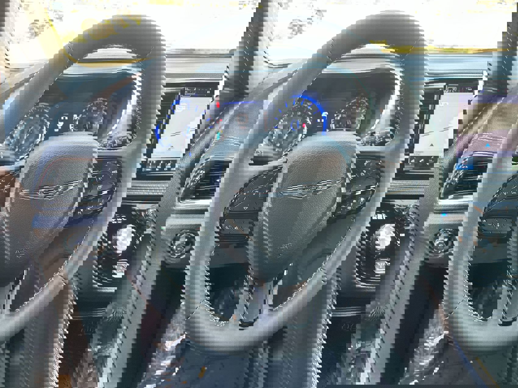 Used 2025 Chrysler Pacifica Limited image 14