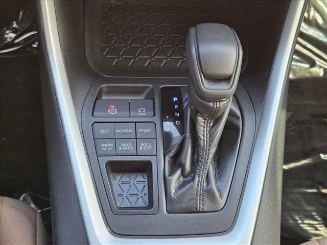 Used 2021 Toyota RAV4 LE image 13