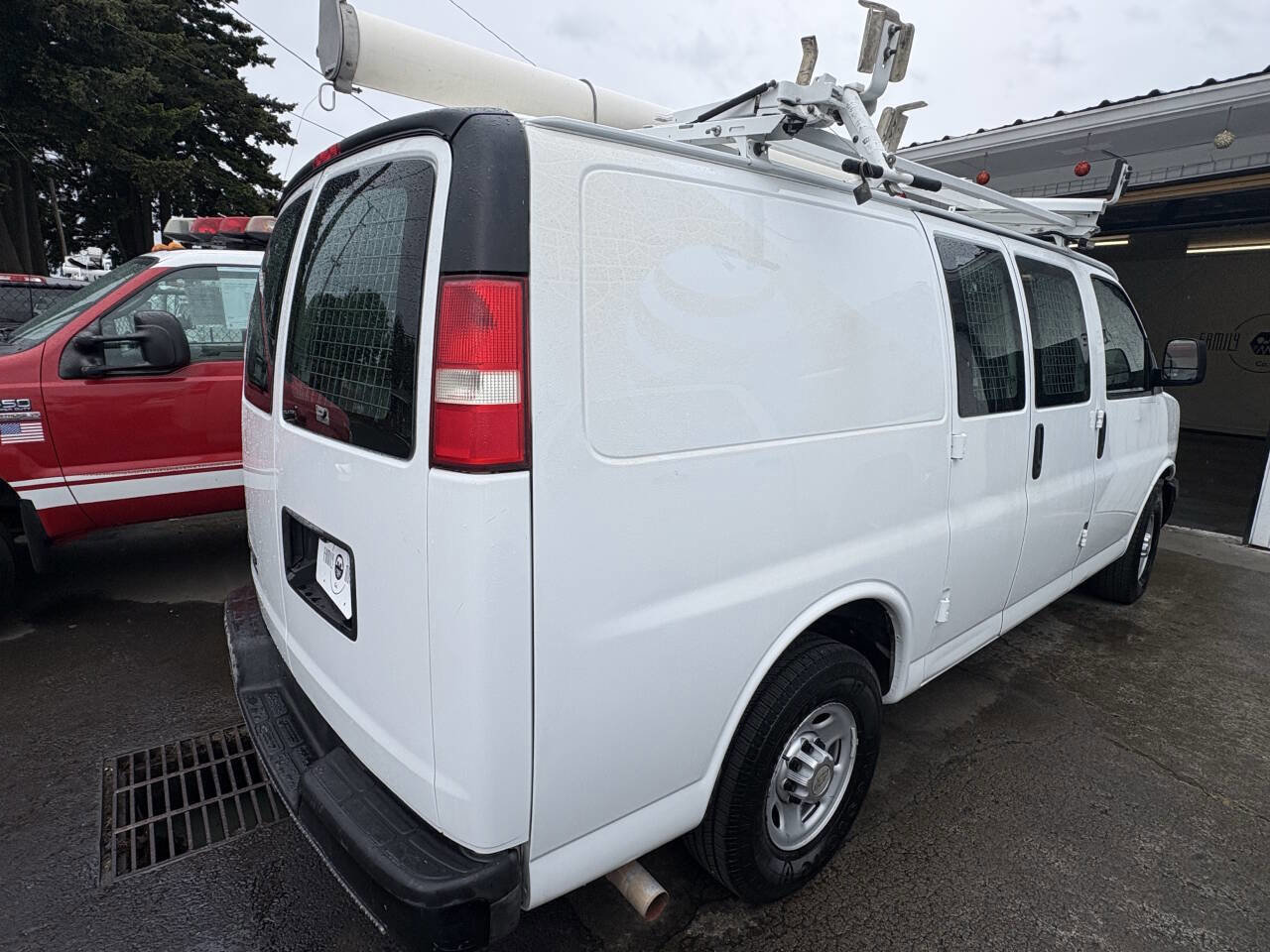 Used 2013 Chevrolet Express 2500 RWD image 8