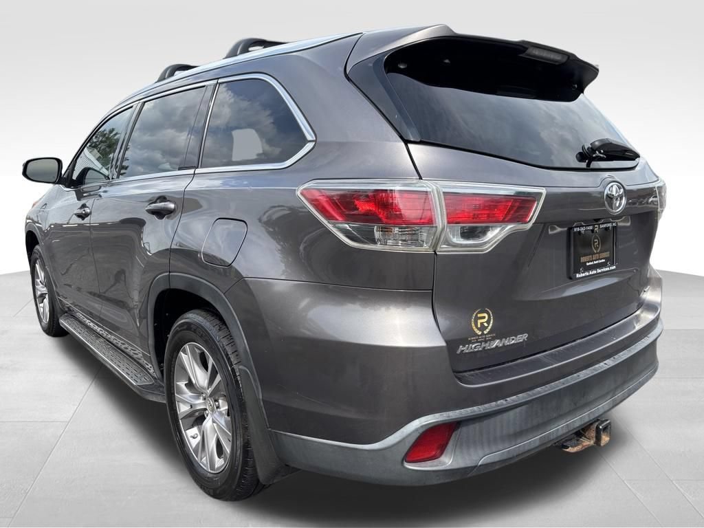 Used 2014 Toyota Highlander XLE FWD image 3