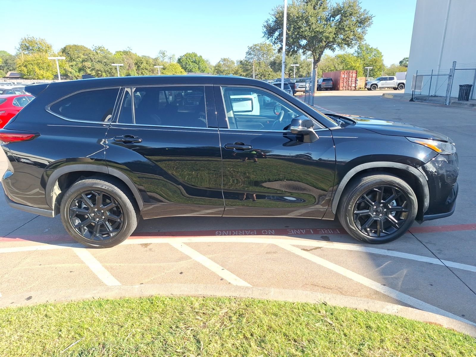 Used 2022 Toyota Highlander L image 7