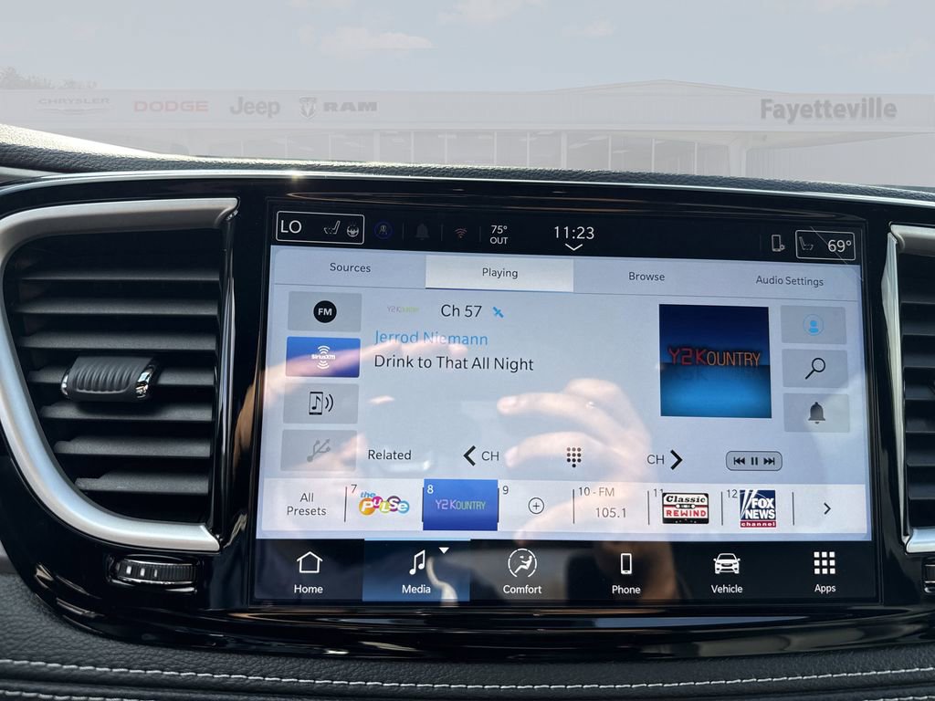 New 2026 Chrysler Pacifica Select image 16