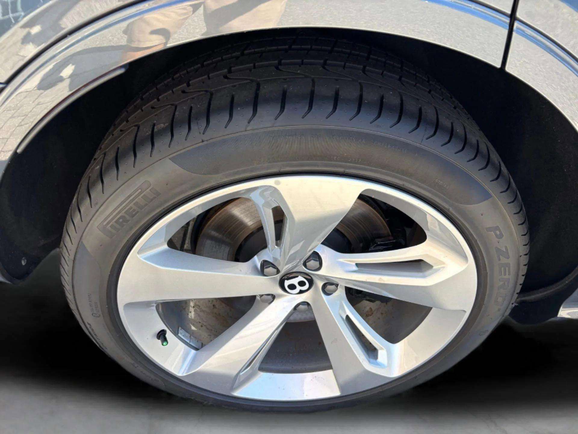 New 2025 Bentley Bentayga Extended Wheelbase image 50