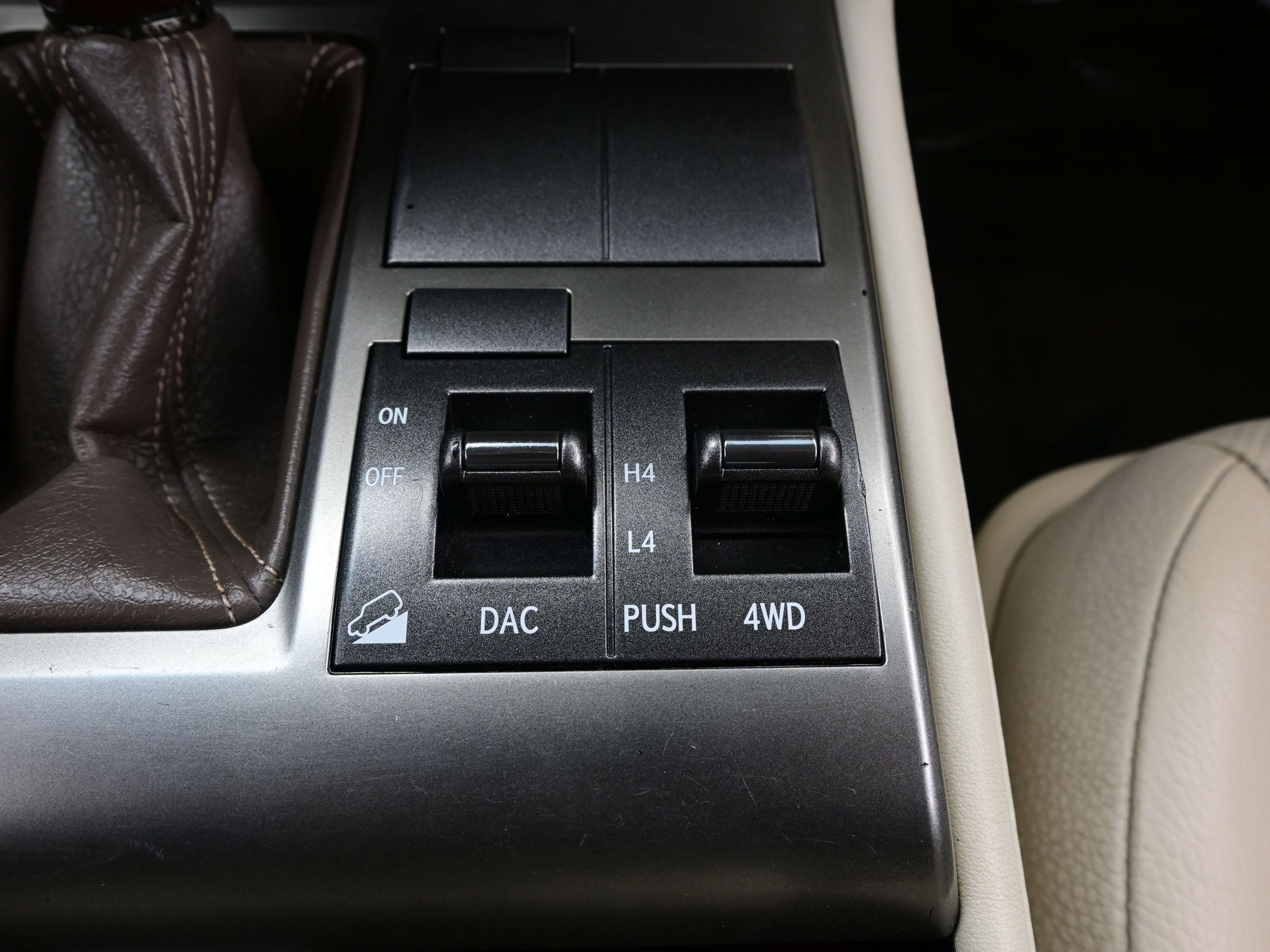 Used 2015 Lexus GX 460 w/ Premium Package image 24