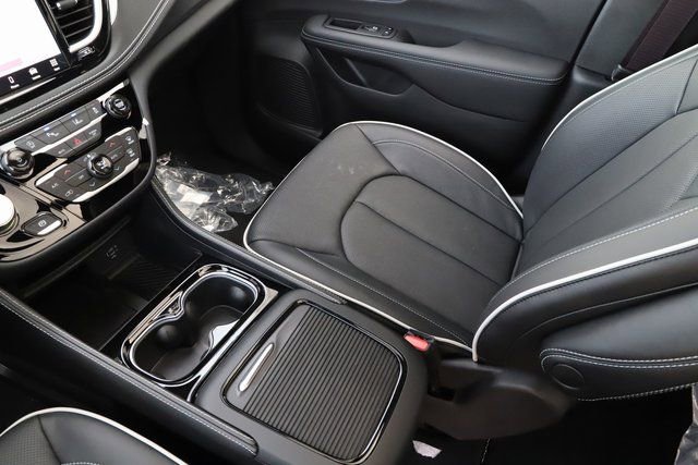 New 2026 Chrysler Pacifica Limited w/ S Appearance Package image 28