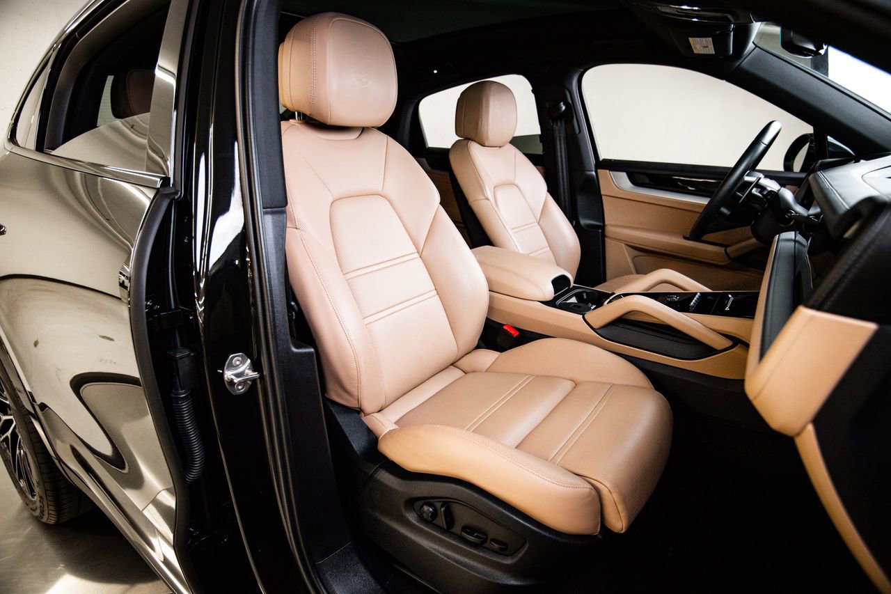 Certified 2024 Porsche Cayenne Coupe image 28