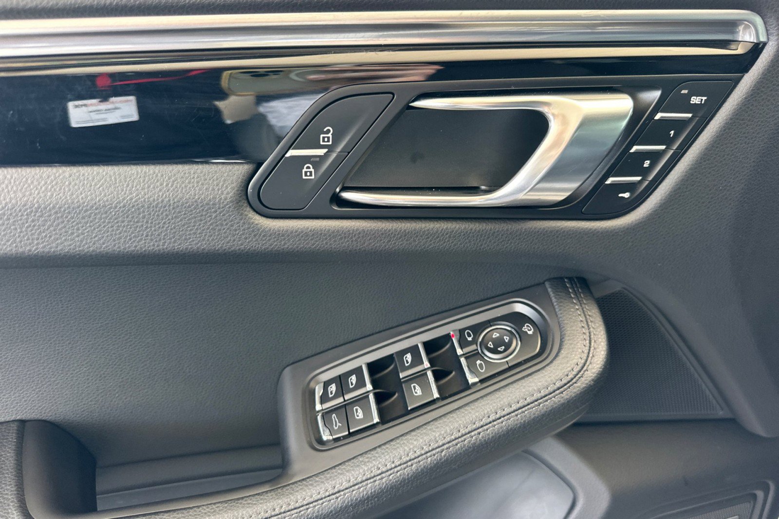 Certified 2024 Porsche Macan S AWD/4WD image 12