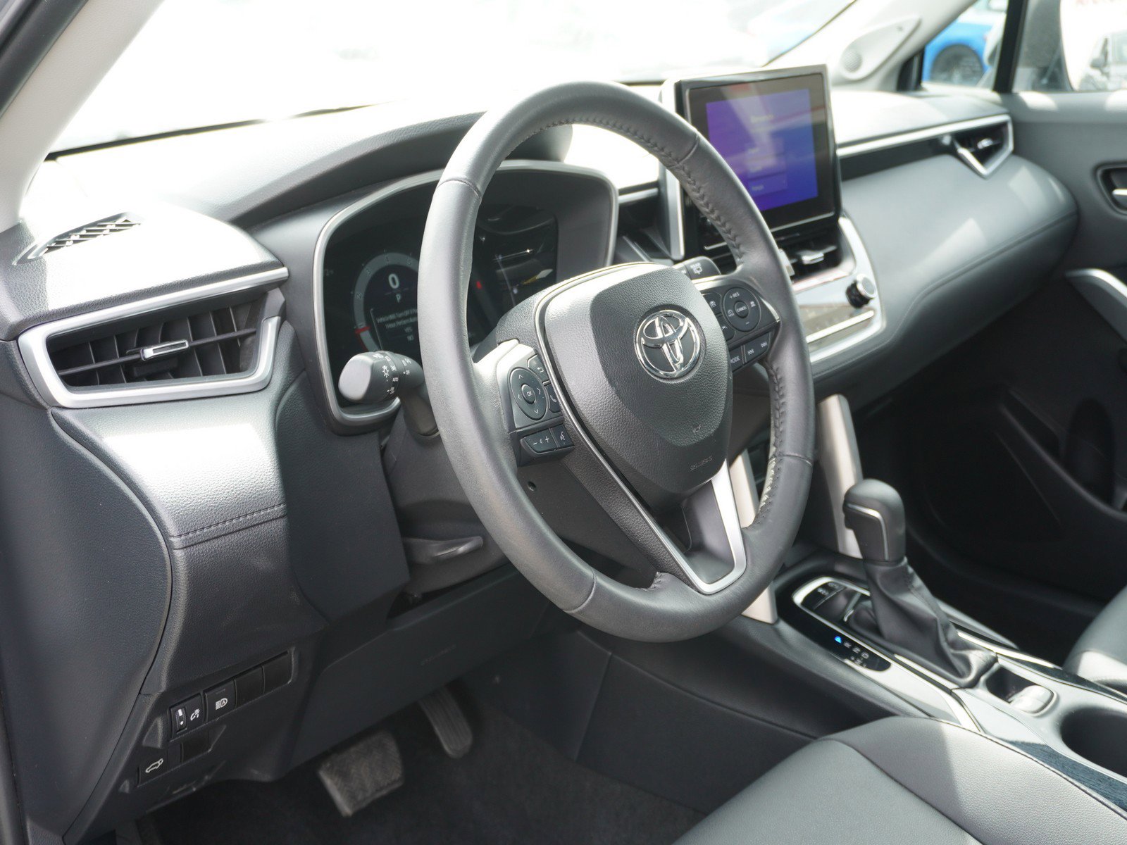 Used 2024 Toyota Corolla Cross XLE w/ Convenience Package image 21